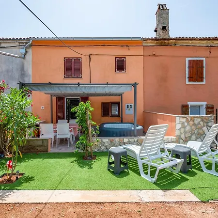 Beautiful Home In Pula With Wifi Ferienhaus