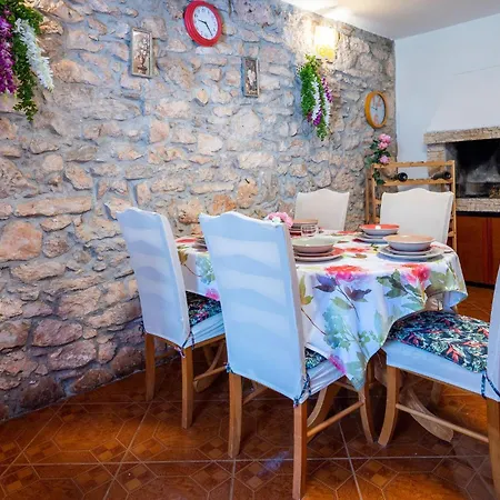 Holiday home Beautiful Home In Pula With Wifi *